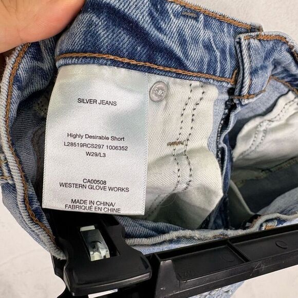 Silver Jeans High Rise Raw Hem Distress Detail Desirable Jean Shorts Size 29 - Picture 13 of 13